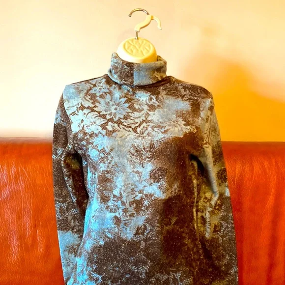 CACHE LIKE NEW SPARKLING SWEATER - Picture 2 of 9